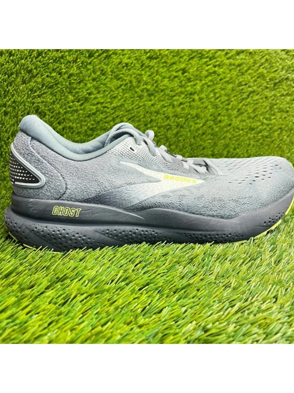 Brooks Ghost 16 Mens Size 11 Gray Black Athletic Running Walking Shoes Sneakers